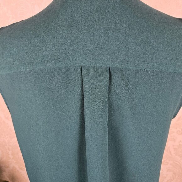 H & M Size 8 Emerald Green Sleeveless Blouse Split V-neck Flowy Lightweight - Picture 5 of 9